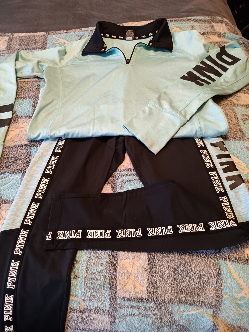 PINK Victoria's Secret Light Teal Pullover & Black Leggings Set Womens!!!